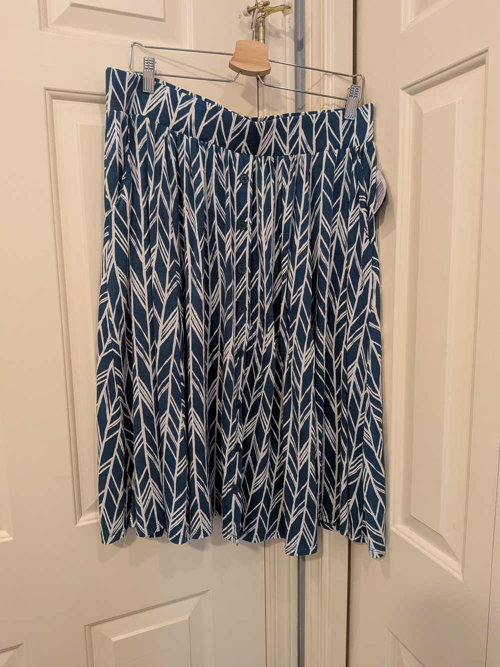 torrid Teal and White Chevron-Leaf Midi Skirt